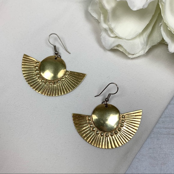 Vintage Boho Gold Lightweight Gold Fan Earrings - Picture 1 of 9